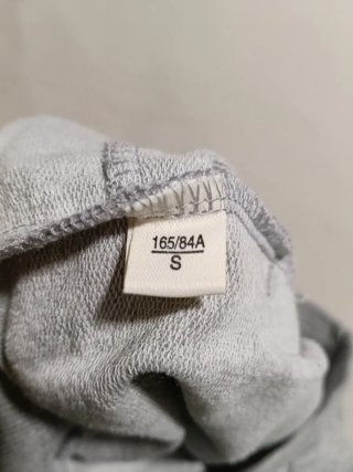 Pantalón corto Adidas gris