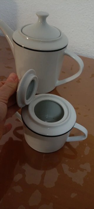 Juego café porcelana: cafetera, azucarero, jarrita