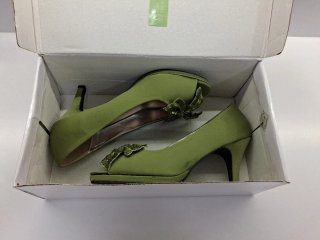 Zapatos de fiesta Pilar Burgos verdes