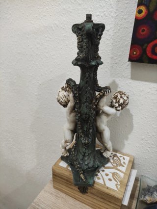Pie de lámpara querubines