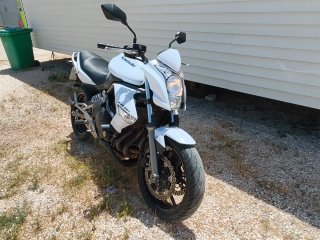 Kawasaki ER6n Blanca