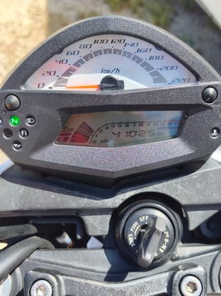 Kawasaki ER6n Blanca