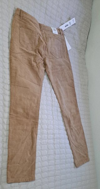 Pantalón marrón aterciopelado elástico