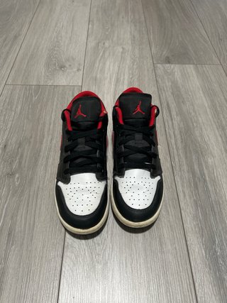 Zapatillas Jordan 1 Low Negras y Rojas