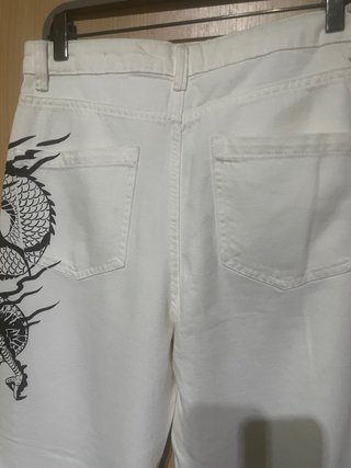 Pantalones Bershka Blancos con Dragón