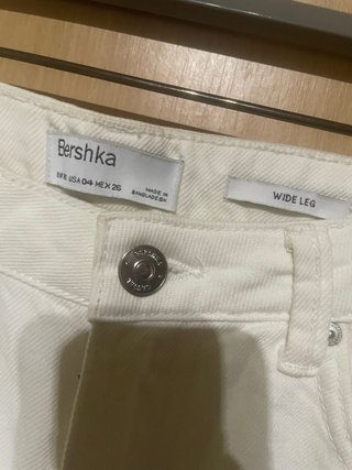 Pantalones Bershka Blancos con Dragón