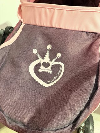 Cochecito de juguete rosa y morado