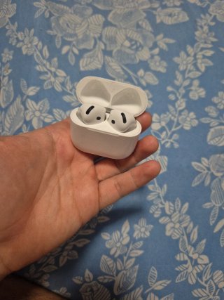 AirPods 4 Apple