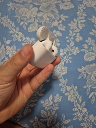 AirPods 4 Apple