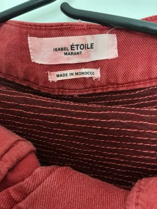 Pantalones rojos con cremalleras