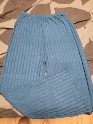 Pantalones anchos azules de canalé