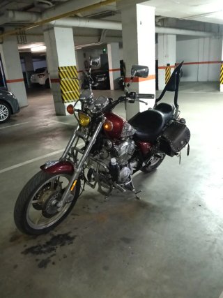 Moto Custom Roja y Negra