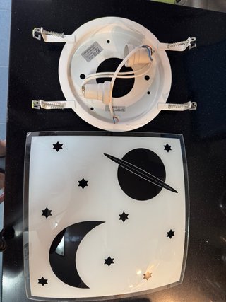 Lámpara de cristal con diseño espacial