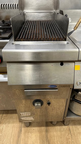 Parrilla industrial Zanussi linea 900 en oferta