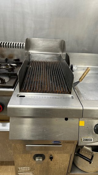 Parrilla industrial Zanussi linea 900 en oferta