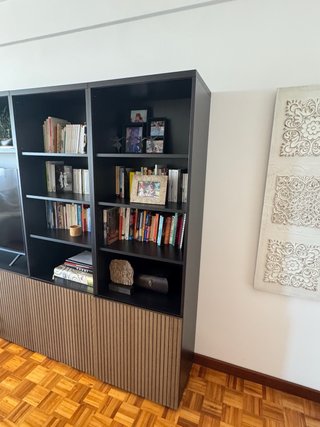 Librería Ikea Negra y Madera