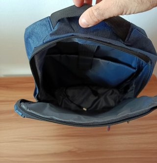 Mochila Antirrobo USB Negra y Azul - Nueva