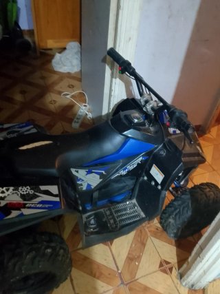 Quad eléctrico poco uso, puño roto precio algo neg