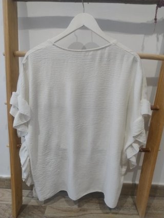 Blusa blanca con volantes