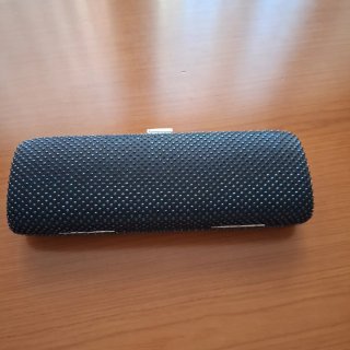 Bolso de fiesta negro con cadena