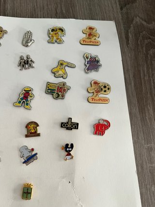 Lote de 23 pins antiguos coleccionables