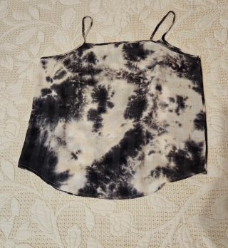 Tops tirantas tie-dye y dragón