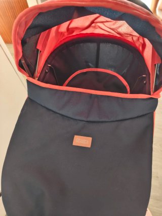 Carrito de muñecas azul y rosa