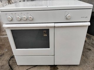 Cocina de gas .4 fuegos y horno .