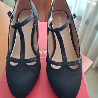 Zapatos de fiesta negros con tira