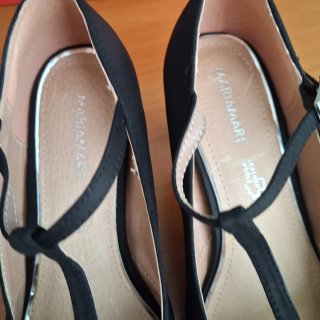 Zapatos de fiesta negros con tira