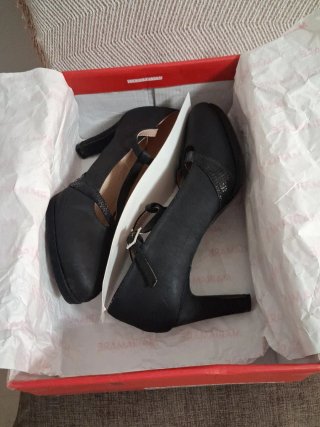 Zapatos de fiesta negros con tira