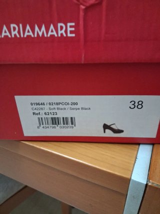 Zapatos de fiesta negros con tira