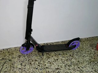 Patineta Plegable Negra Ruedas Moradas