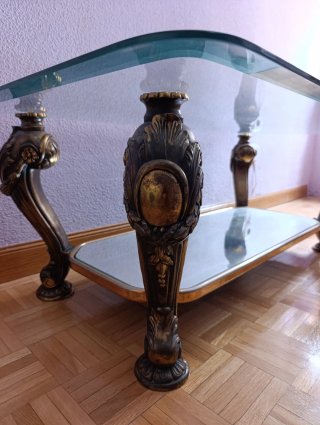Mesa de cristal con patas de bronce