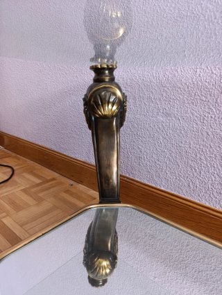 Mesa de cristal con patas de bronce