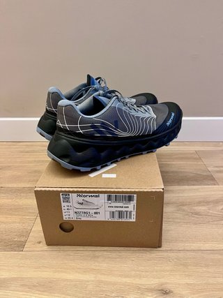 Zapatilla trail NNormal Tomir 2.0 GTX azul/gris
