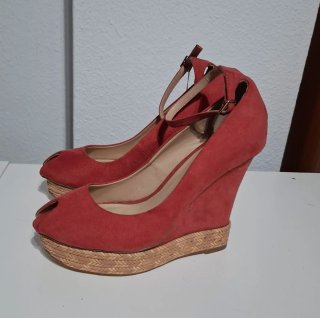 Sandalias cuña Zara rojas talla 39