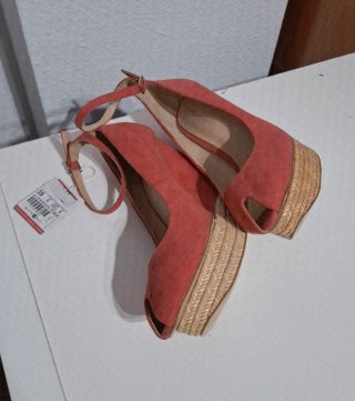 Sandalias cuña Zara rojas talla 39