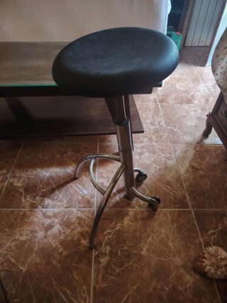 Taburete giratorio con ruedas