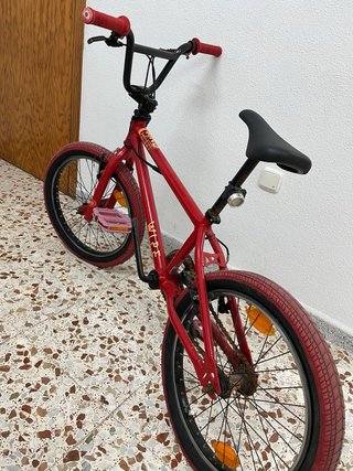 Bicicleta BMX Roja