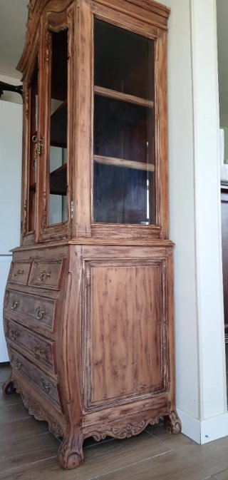 Mueble  estilo Luis XV madera y cristal