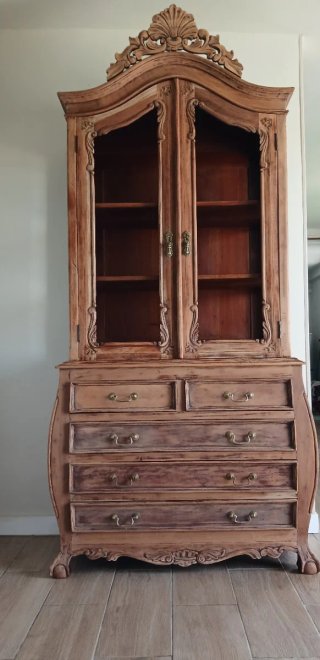 Mueble  estilo Luis XV madera y cristal