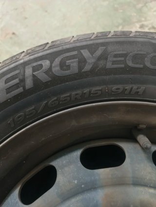 Neumáticos con llantas 195/65 R15