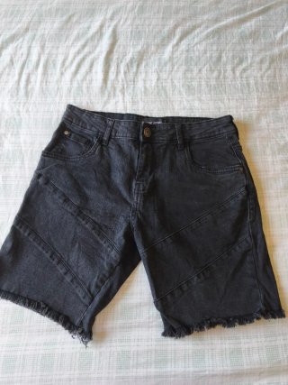 Pantalón corto vaquero negro