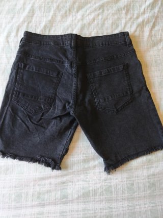 Pantalón corto vaquero negro