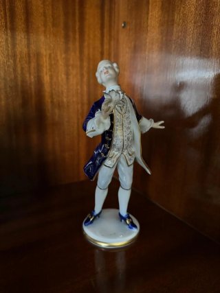 Lote 5 figuras porcelana estilo antiguo