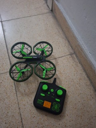 Drone GAMMA Negro y Verde con Control Remoto