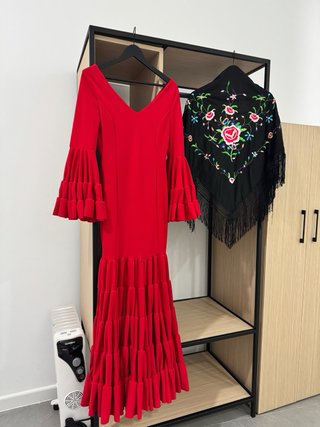 Vestido Gitana Rojo y Mantón Flores
