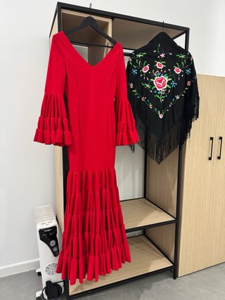 Vestido Gitana Rojo y Mantón Flores