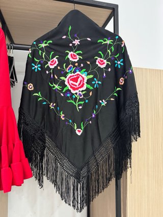 Vestido Gitana Rojo y Mantón Flores